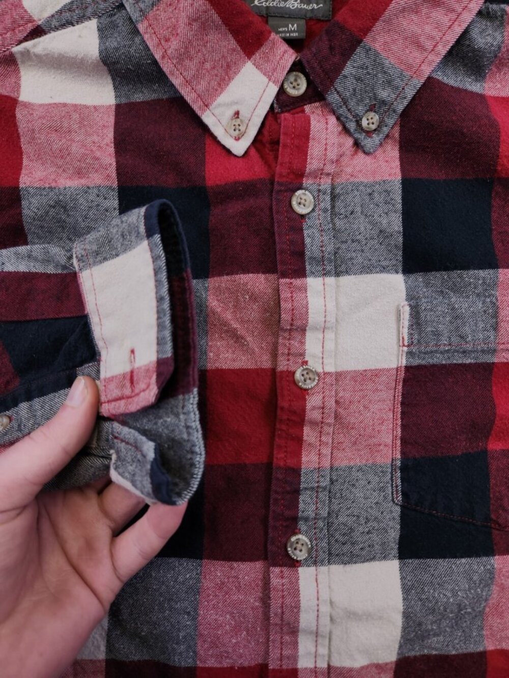 Eddie Bauer Relaxed Fit Men's Medium Red Plaid Flannel Long Sleeve Button Up - Picture 8 of 9